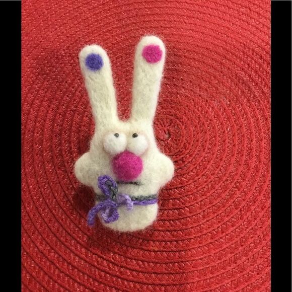 HANDMADE Brooch-rabbit   - Picture 1 of 2